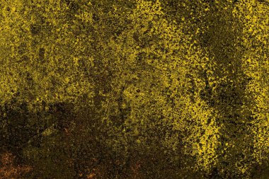 Kırmızı sarı ve siyah renkli kirli duvar, desenli arka plan.