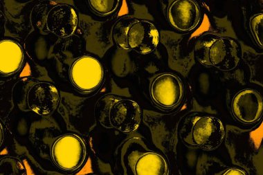 Kırmızı sarı ve siyah renkli kirli duvar, desenli arka plan.