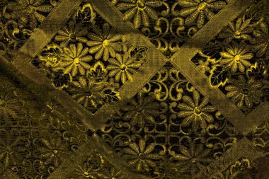 Kırmızı sarı ve siyah renkli kirli duvar, desenli arka plan.