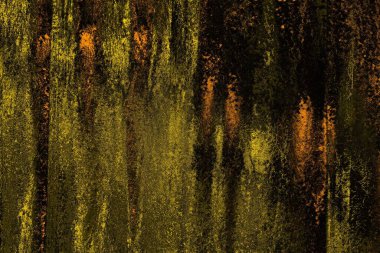 Kırmızı sarı ve siyah renkli kirli duvar, desenli arka plan.