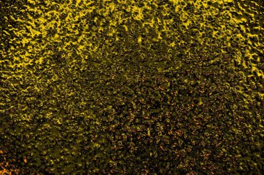 Kırmızı sarı ve siyah renkli kirli duvar, desenli arka plan.