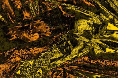 Kırmızı sarı ve siyah renkli kirli duvar, desenli arka plan.