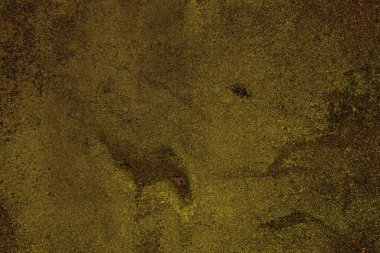 Kırmızı sarı ve siyah renkli kirli duvar, desenli arka plan.