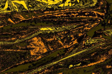 Kırmızı sarı ve siyah renkli kirli duvar, desenli arka plan.