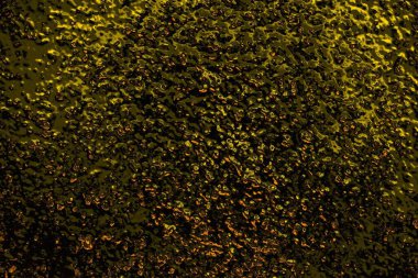 Kırmızı sarı ve siyah renkli kirli duvar, desenli arka plan.