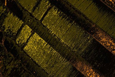 Kırmızı sarı ve siyah renkli kirli duvar, desenli arka plan.