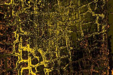 Kırmızı sarı ve siyah renkli kirli duvar, desenli arka plan.