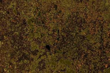 Kırmızı sarı ve siyah renkli kirli duvar, desenli arka plan.