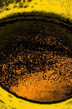 Kırmızı sarı ve siyah renkli kirli duvar, desenli arka plan.