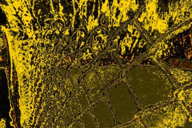 Karla kaplı kafes çiti. Kış zamanı. Şiddetli kar yağışıweather condition.