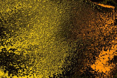 Kırmızı sarı ve siyah renkli kirli duvar, desenli arka plan.