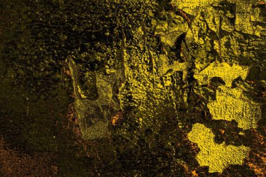 Kırmızı sarı ve siyah renkli kirli duvar, desenli arka plan.