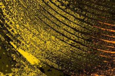 Kırmızı sarı ve siyah renkli kirli duvar, desenli arka plan.