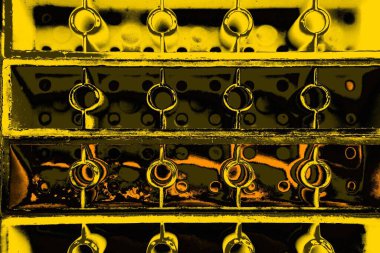 Kırmızı sarı ve siyah renkli kirli duvar, desenli arka plan.