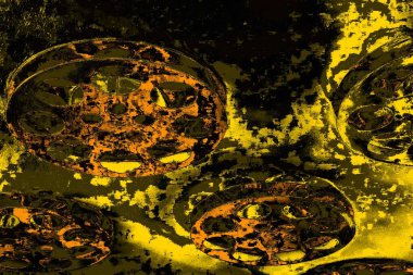 Kırmızı sarı ve siyah renkli kirli duvar, desenli arka plan.