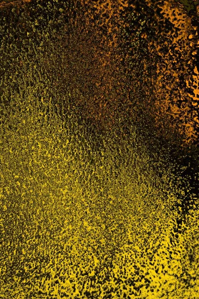 Kırmızı sarı ve siyah renkli kirli duvar, desenli arka plan.