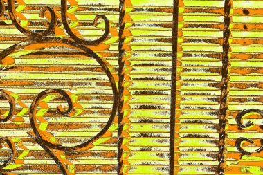 Kırmızı sarı ve siyah renkli kirli duvar, desenli arka plan.