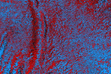 Soyut kırmızı ve mavi renkli pejmürde bir doku. Grunge arkaplanı, metin veya reklam için boşluk resmini kopyala