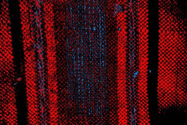 Kırmızı ve mavi renkli, soyut, esmer, pejmürde bir doku. Grunge arkaplanı, metin veya reklam için boşluk resmini kopyala