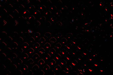 Kırmızı ve mavi renkli, soyut, esmer, pejmürde bir doku. Grunge arkaplanı, metin veya reklam için boşluk resmini kopyala