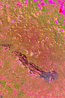 Çizik ve çatlaklarla metal doku