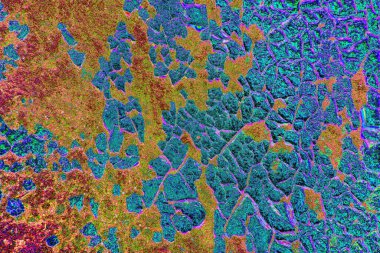 Duvar dokusundan eski boya soyuluyor