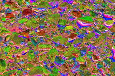 Doğada kayalık yol