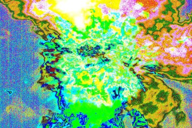 Kırmızı ışıklar suya yansıdı. Siyah arkaplanda su sıçraması