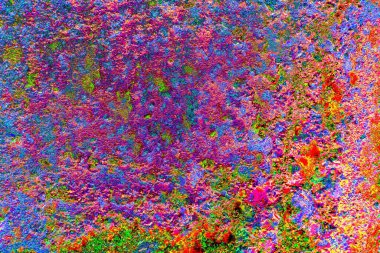 Soyut neon renkler çizik ve çatlaklarla dokulu duvar. 