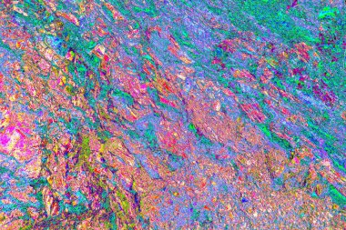 Nehrin kenarındaki uçurum. Transcarpathia