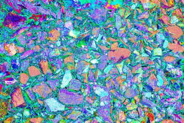 Doğada kayalık yol