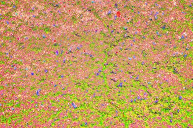 Arkaplan olarak kullanılmak üzere küçük taşlarla sıvanmış duvarın görüntüsü.