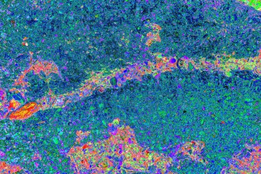 Soyut neon renkler çizik ve çatlaklarla dokulu duvar. 