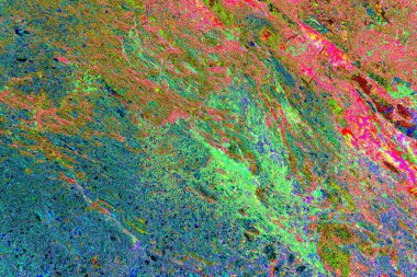 Nehrin kenarındaki uçurum. Transcarpathia