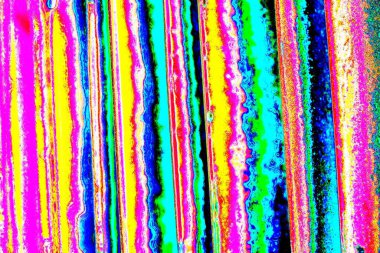 Soyut neon renkler çizik ve çatlaklarla dokulu duvar. 