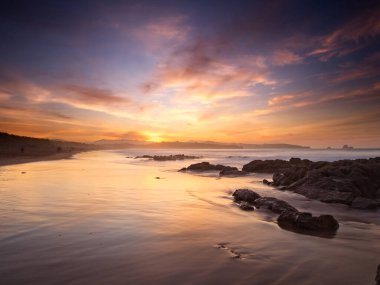 Liencres 'in Kayalıkları ve Tepeleri Doğal Parkı, Cantabria, Santander, İspanya