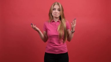 Bilmiyorum, üzgünüm. Kafası karışmış aptal bir kızın portresi..