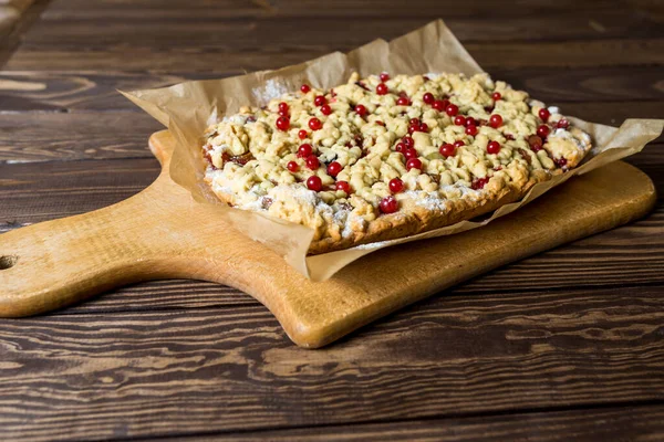 Hausgemachter Kuchen Mit Beeren Rote Johannisbeeren Schwarze Johannisbeeren Stachelbeeren — Stockfoto