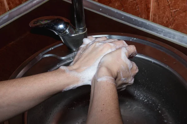 Πλένω Χέρια Υγιεινή Για Τους Ανθρώπους Γυναικεία Χέρια Σαπούνι Κάτω — Φωτογραφία Αρχείου