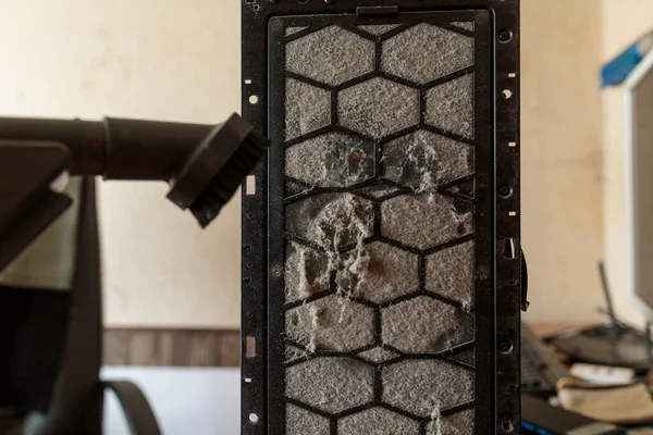 Bilgisayarı tozdan temizlemek. Kurşun filtresi tamamen tozla kaplanmış. Bilgisayarı elektrikli süpürgeyle temizlemek. Ofisin hijyeni. Evi temizliyorum..
