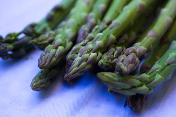 Green Asparagus White Blue Kitchen Cloth Close Shot — Stock Photo, Image