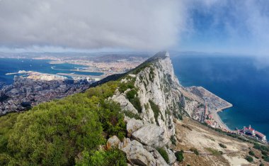 İspanya'nın ünlü Cebelitarık Rock panoramik manzaralı.