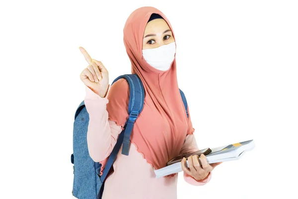 Krásný Mladý Muslim Asijské Žena Tradiční Šaty Sobě Lékařské Masky — Stock fotografie
