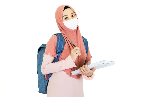 Krásný Mladý Muslim Asijské Žena Tradiční Šaty Sobě Lékařské Masky — Stock fotografie