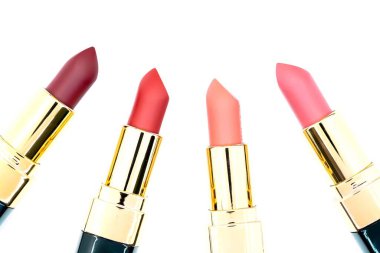 Üst Görünüm Renkli Pastel Ruj 'u kopyalama alanı olan beyaz arkaplanda bir daire şeklinde ayarla. Güzel kozmetik makyaj malzemesi koleksiyonu, güzel makyaj konsepti. Renkli dudak izleri, Öpücük Dudakları, Kız Ağzı.