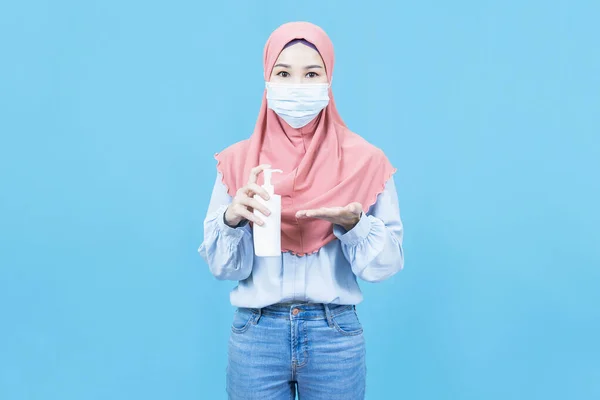 Portré Fiatal Gyönyörű Ázsiai Muszlim Hagyományos Ruha Visel Orvosi Arc — Stock Fotó
