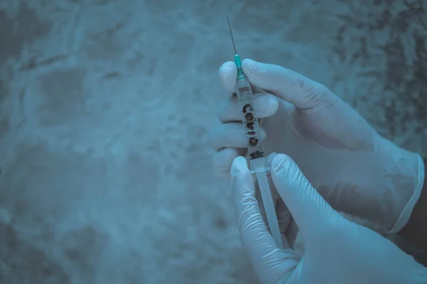 Covid 19 ve Coronavirüs 'e karşı aşı üreten bilim adamı.