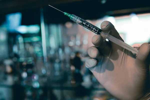 Covid 19 ve Coronavirüs 'e karşı aşı üreten bilim adamı.