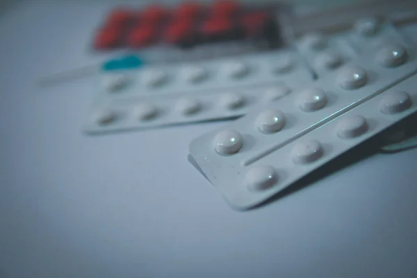 İlaçlar, masadaki haplar