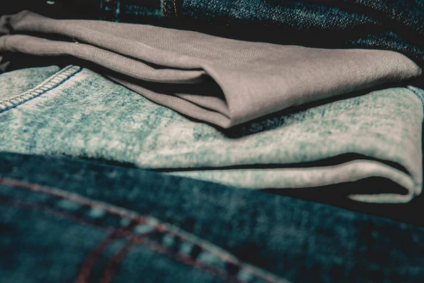 Modaya uygun kot pantolon koleksiyonu, doku ve görünümü kapat